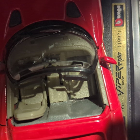 Burago 1992 Dodge Viper RT/10 Model - Picture 1 of 6